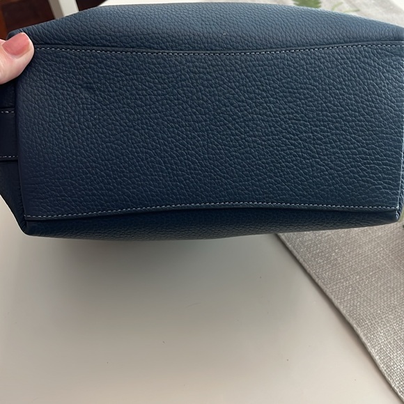 COACH Val Duffle w/matching wallet - Picture 3 of 9